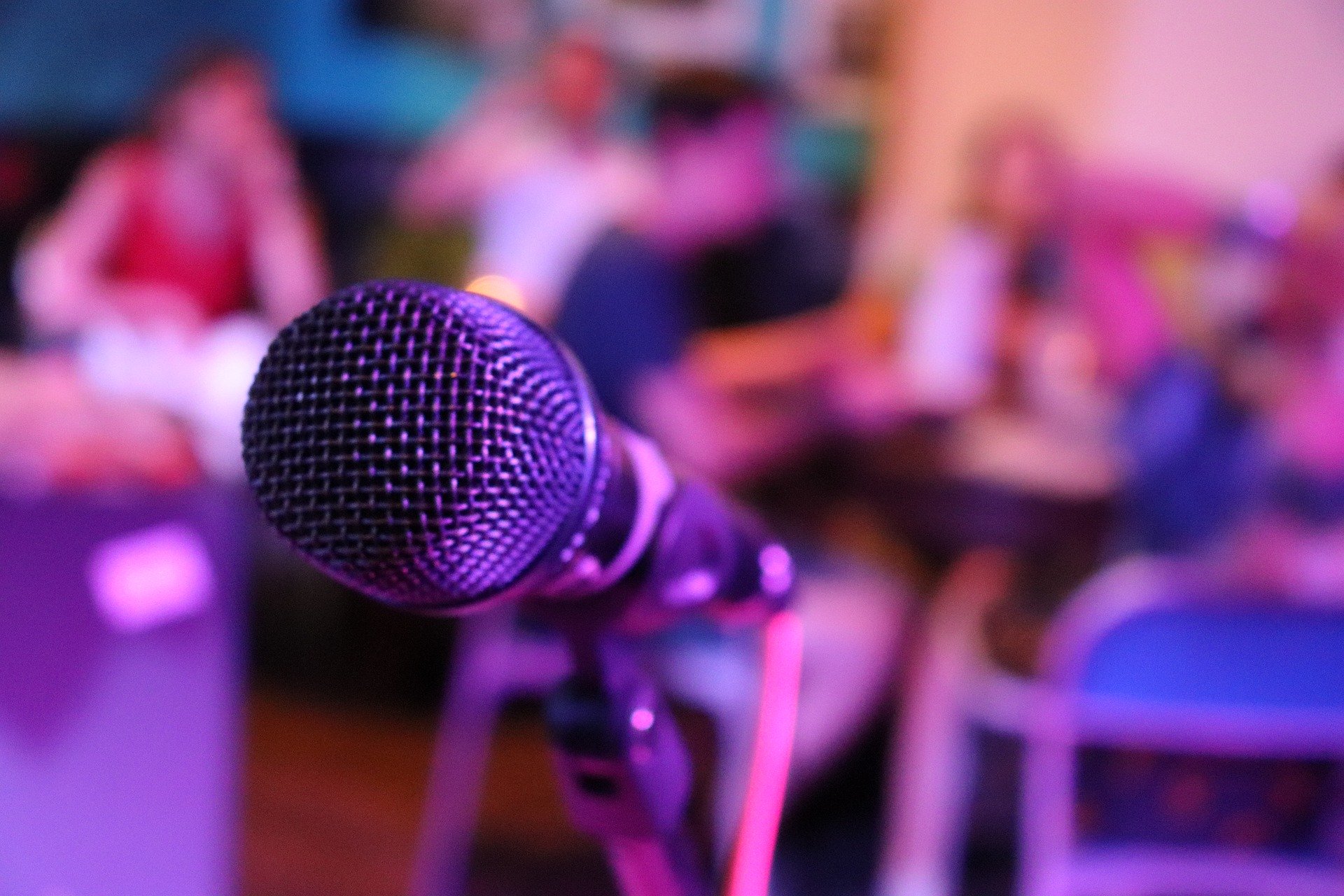 microphone-4838064_1920